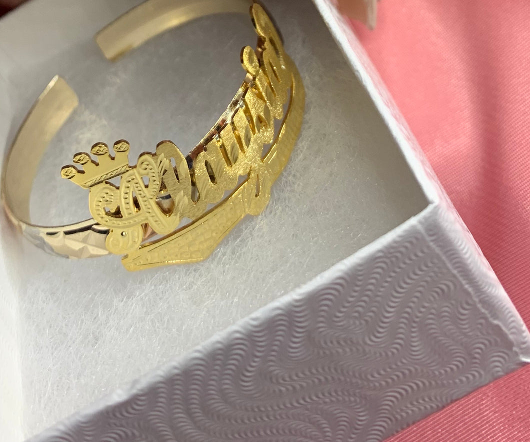 The Amor Custom Bangle